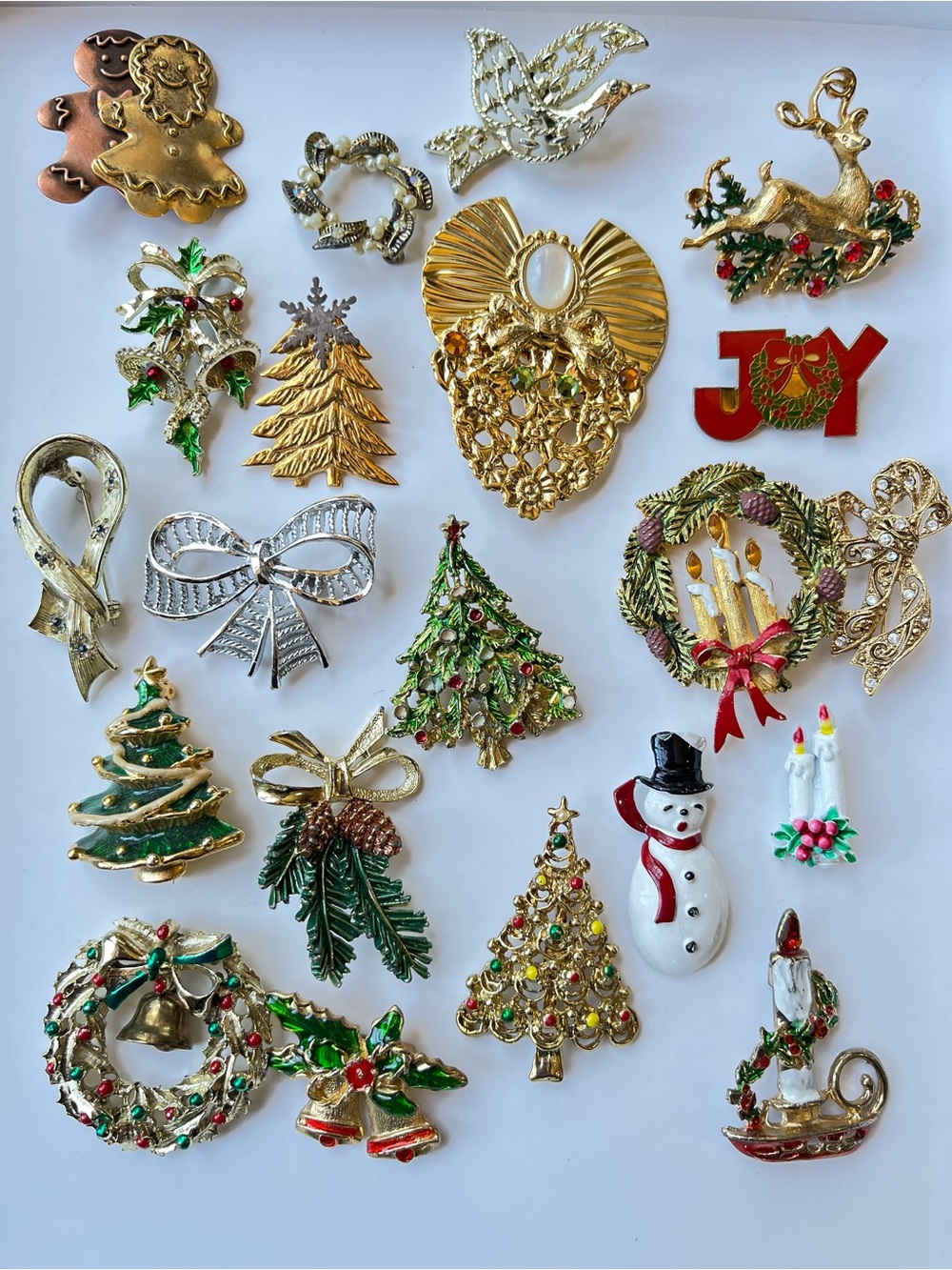 Christmas Holiday Brooch lot of 21 pcs mixed designer gold silver toned jewelry - Picture 3 of 13